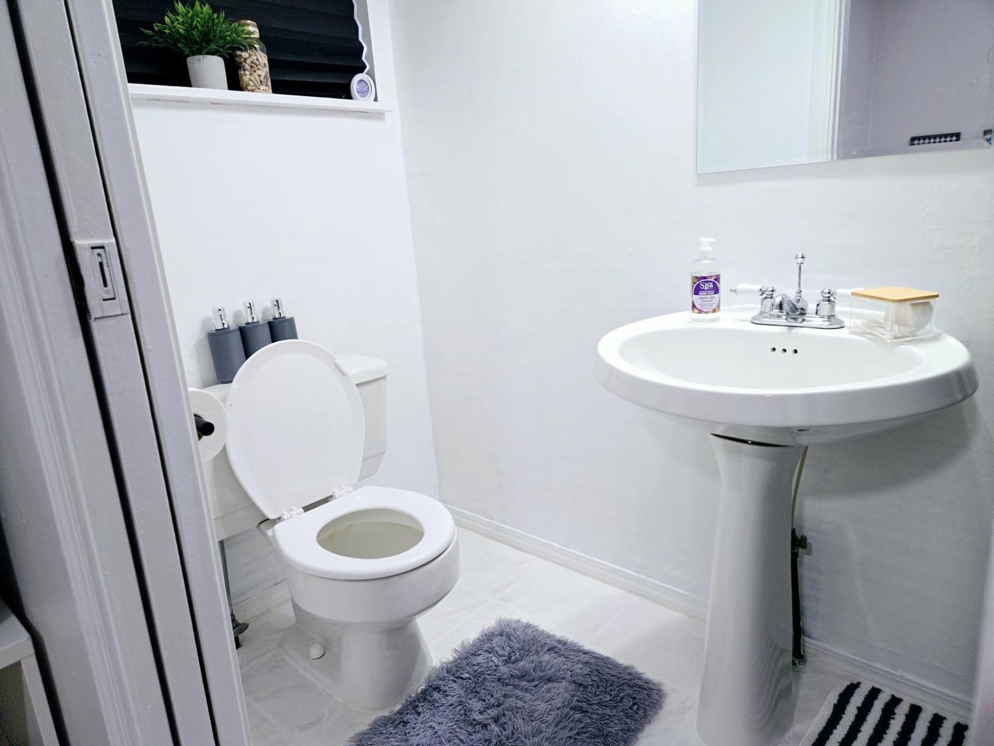 Lovely Cozy Room! With Attached Private Bath In The Heart Of Vancouver! Private Parking & Self Check-In! Экстерьер фото