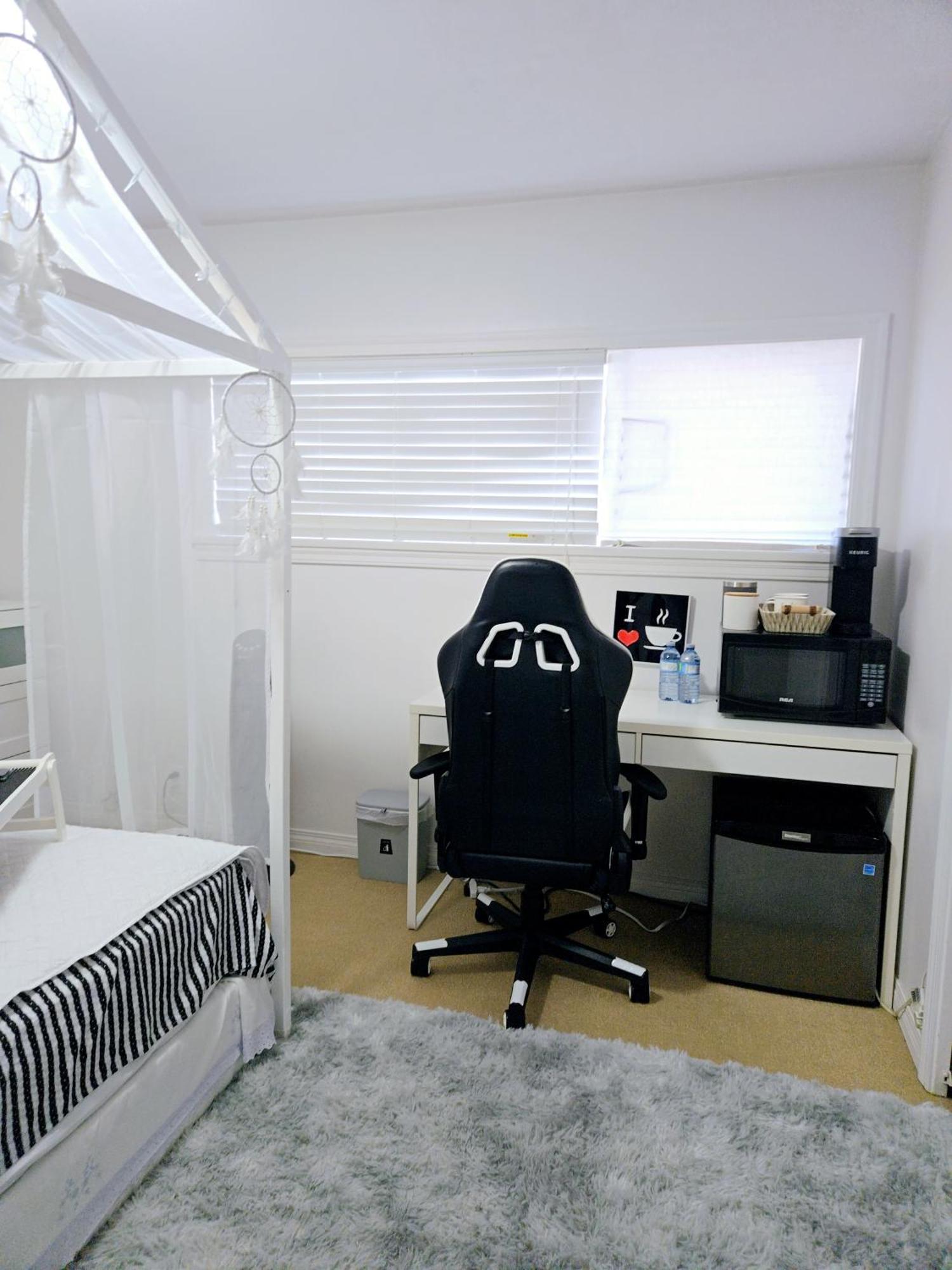 Lovely Cozy Room! With Attached Private Bath In The Heart Of Vancouver! Private Parking & Self Check-In! Экстерьер фото